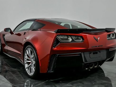 Used 2015 Chevrolet Corvette Z06 w/ 2LZ Preferred Equipment Group image 9