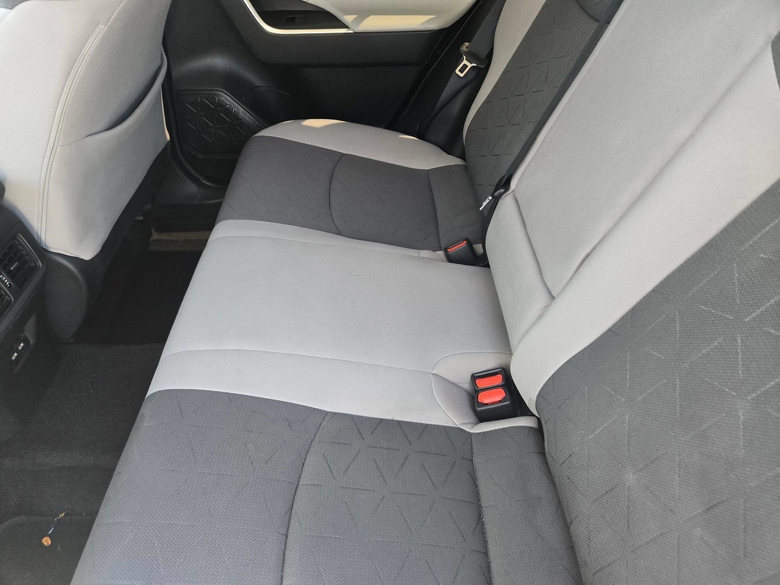 Used 2021 Toyota RAV4 XLE AWD/4WD image 6