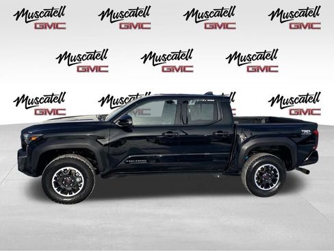 Used 2025 Toyota Tacoma TRD Sport image 3