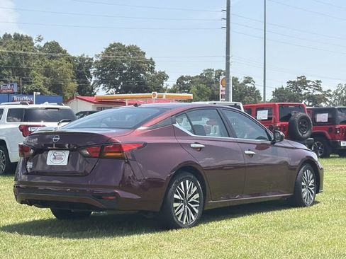Used 2025 Nissan Altima 2.5 SV FWD image 6