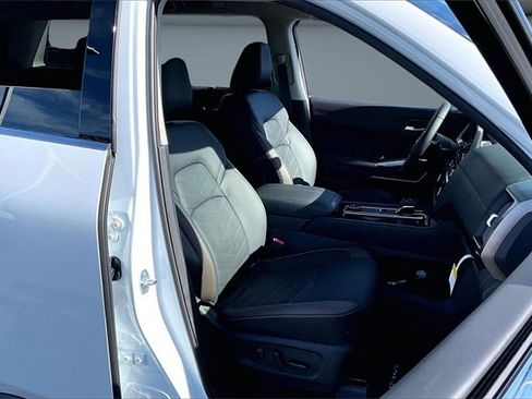 New 2025 Nissan Pathfinder Platinum image 11