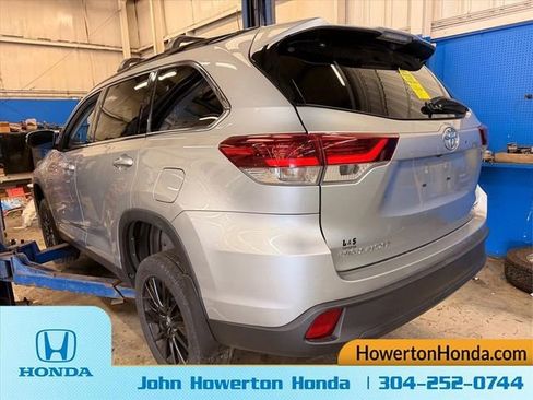 Used 2019 Toyota Highlander SE AWD/4WD image 5
