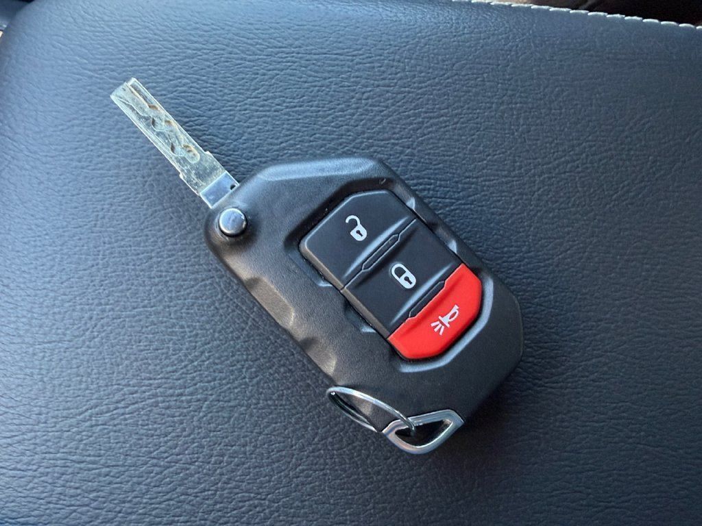 Used 2023 Jeep Wrangler Unlimited Sahara AWD/4WD image 31