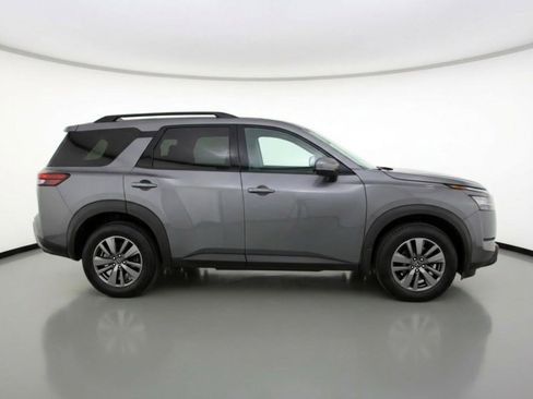 Used 2025 Nissan Pathfinder SV AWD/4WD image 11