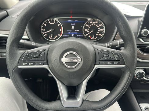 Used 2024 Nissan Altima 2.5 SV image 12