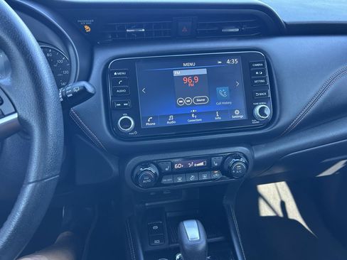 Used 2023 Nissan Kicks SR w/ SR Premium Package FWD image 4
