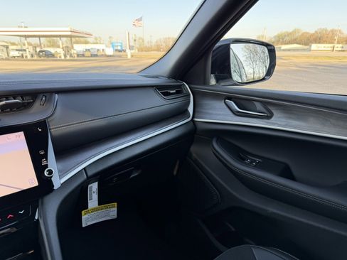 New 2026 Jeep Grand Cherokee Altitude AWD/4WD image 24