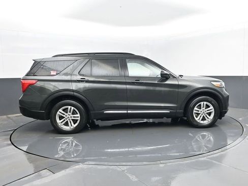 Used 2022 Ford Explorer XLT w/ Equipment Group 202A image 4