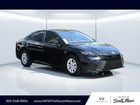 Used 2025 Toyota Camry LE w/ Convenience Package image 3