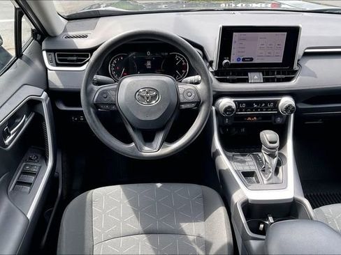 Used 2024 Toyota RAV4 XLE AWD/4WD image 5