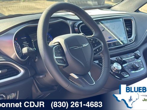 New 2026 Chrysler Pacifica Select FWD image 10
