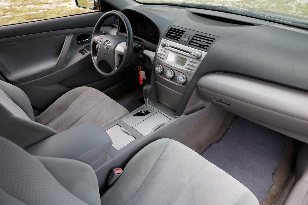 Used 2011 Toyota Camry LE FWD image 16