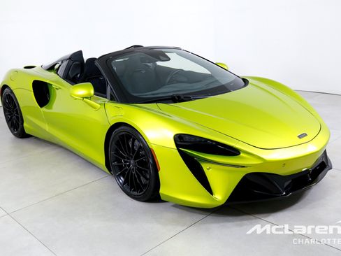 Used 2025 McLaren Artura Spider RWD image 4