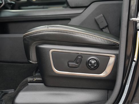 Used 2020 RAM 1500 Limited w/ Black Appearance Package AWD/4WD image 18