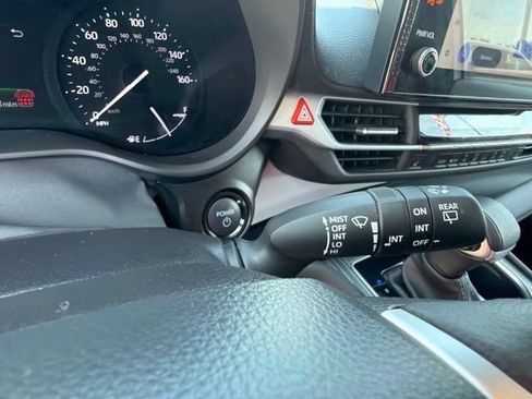Used 2025 Toyota Sienna XLE FWD image 33