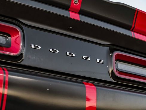 Used 2015 Dodge Challenger SRT w/ Technology Group image 49