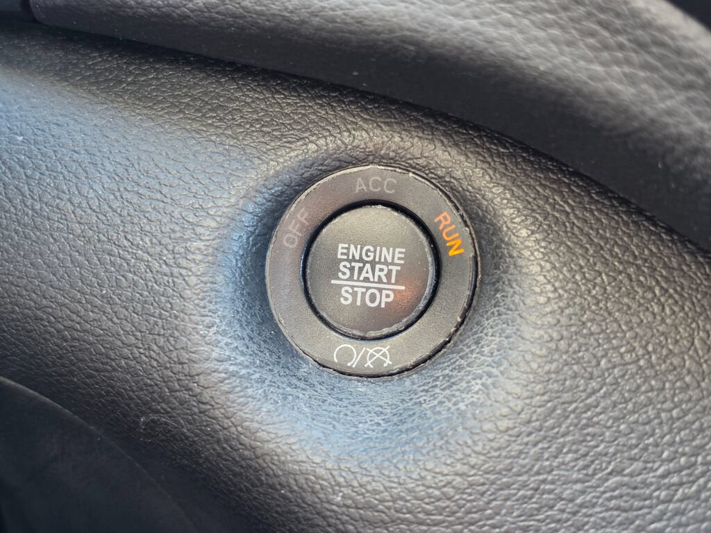 Used 2019 Jeep Cherokee Latitude Plus w/ Cold Weather Group AWD/4WD image 30