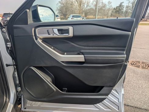 Used 2023 Ford Explorer Limited w/ Equipment Group 301A image 37