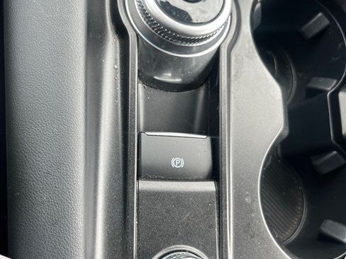 Used 2025 Ford Explorer ST-Line w/ ST-Line Street Pack AWD/4WD image 19