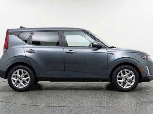 Used 2025 Kia Soul LX w/ LX Technology Package image 11