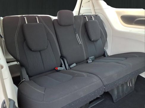 Used 2023 Chrysler Voyager LX FWD image 17