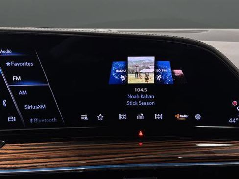 Used 2024 Cadillac Escalade ESV Luxury w/ LPO, Floor Liner Package AWD/4WD image 33