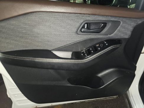 Used 2021 Nissan Rogue S FWD image 12