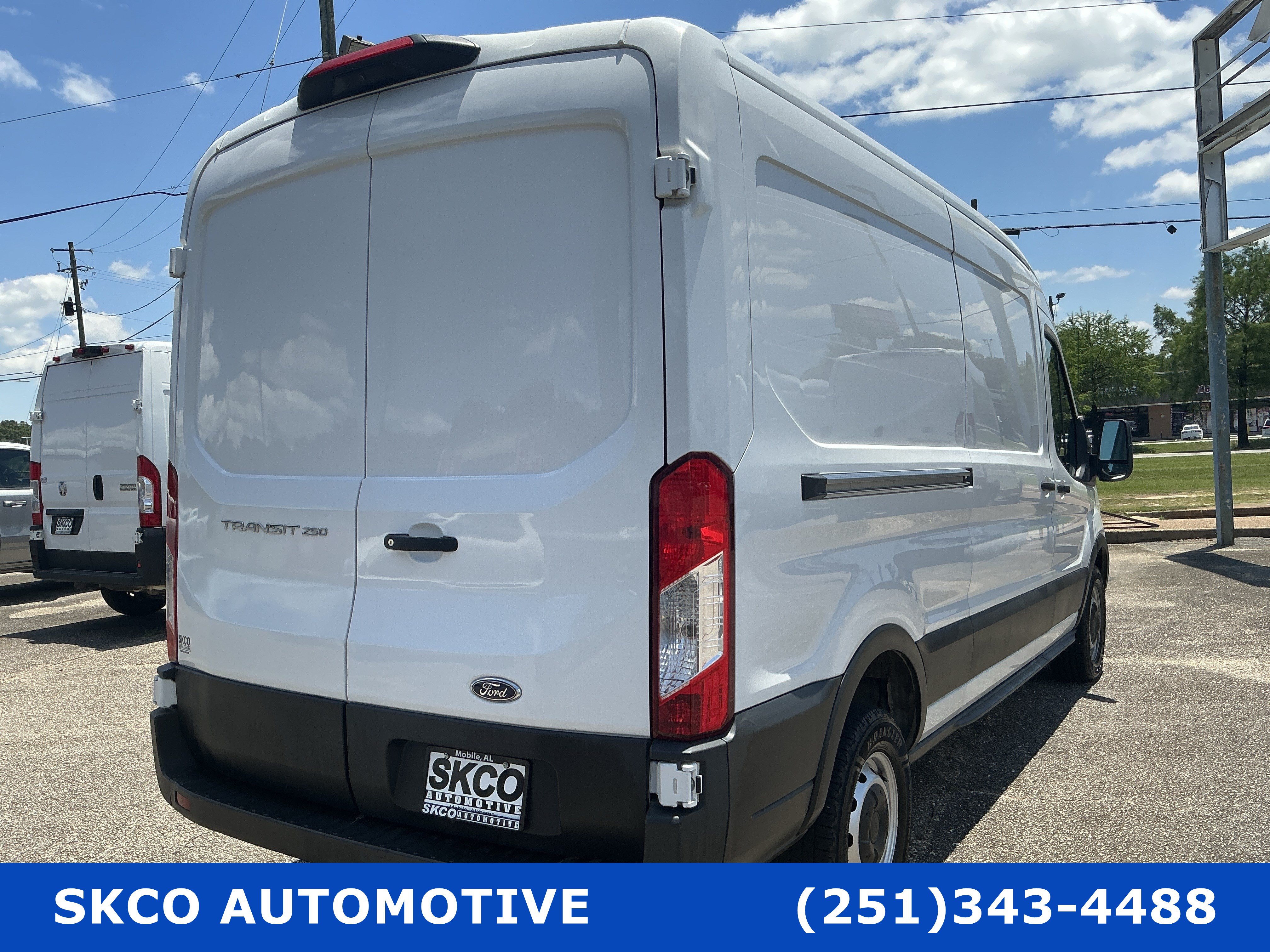 Used 2023 Ford Transit 250 Medium Roof RWD image 5