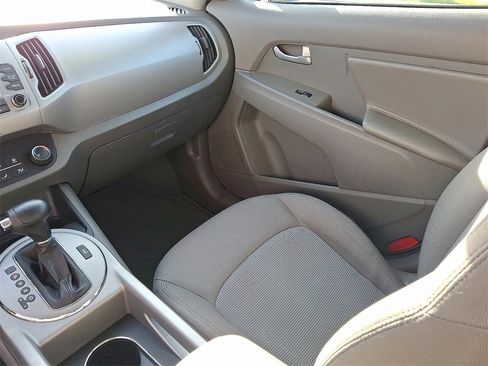 Used 2016 Kia Sportage LX image 16