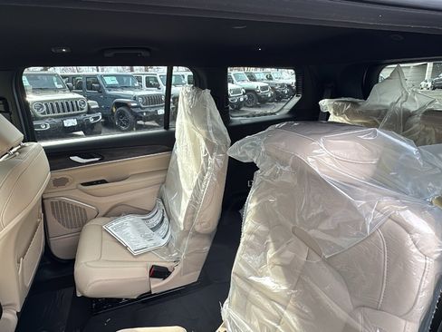 New 2026 Jeep Grand Cherokee L Limited w/ MOPAR Finishing Package AWD/4WD image 27