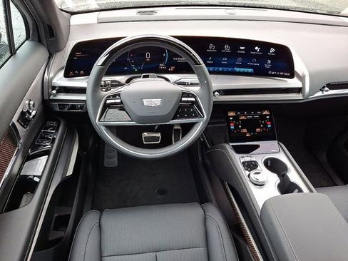 New 2026 Cadillac Vistiq Luxury w/ LPO, Floor Liner Package image 7