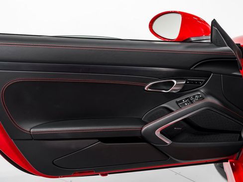 Used 2025 Porsche 718 Cayman GTS image 9