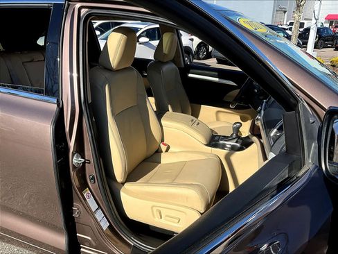 Used 2017 Toyota Highlander XLE image 11