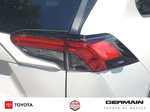 Used 2019 Toyota RAV4 XLE w/ Convenience Package FWD image 16