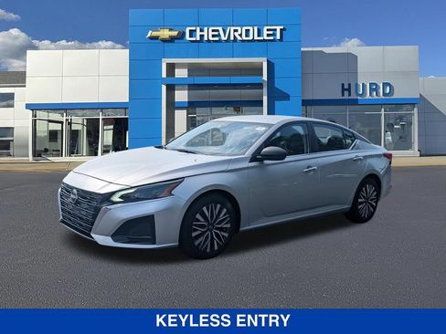 Used 2024 Nissan Altima 2.5 SV FWD image 8