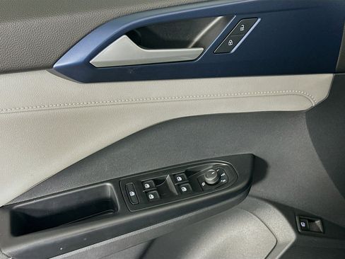 Used 2024 Volkswagen Taos SE image 15