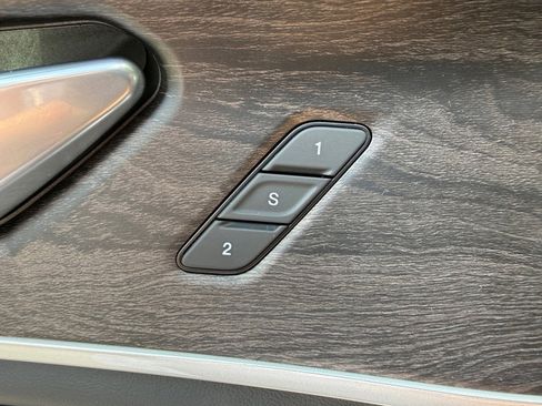 Used 2025 Jeep Grand Cherokee Limited w/ Luxury Tech Group II image 12