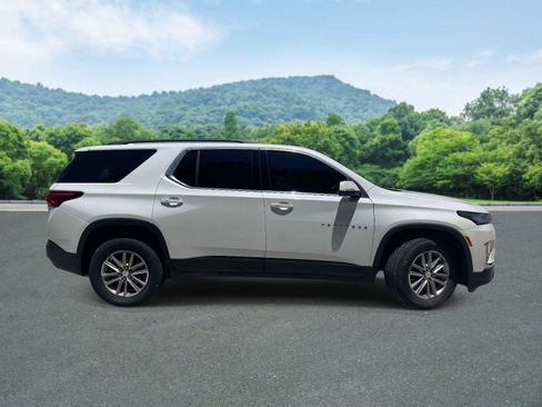 Used 2022 Chevrolet Traverse LT FWD image 20
