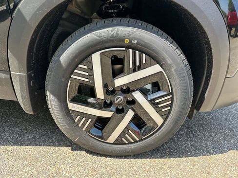New 2026 Nissan Kicks SV w/ Charging Package FWD image 8