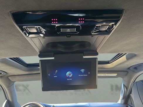 Used 2019 Cadillac Escalade Platinum image 16