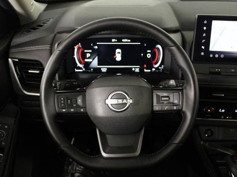 Certified 2025 Nissan Rogue Platinum FWD image 22
