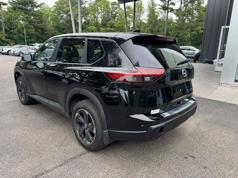 Used 2025 Nissan Rogue SV AWD/4WD image 3
