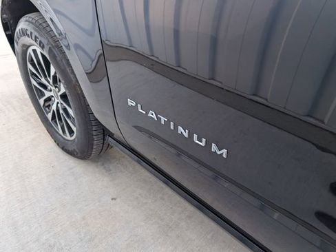 Used 2025 Ford Expedition Max Platinum AWD/4WD image 10