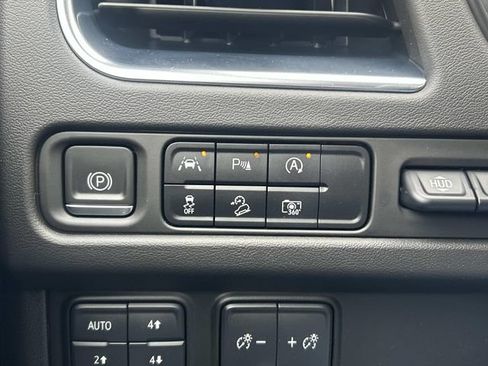 Used 2023 Chevrolet Suburban High Country AWD/4WD image 27