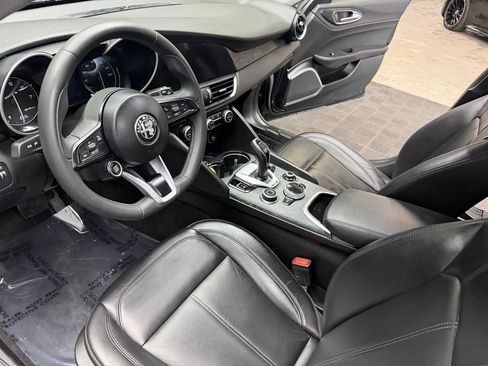 Used 2020 Alfa Romeo Giulia RWD image 31