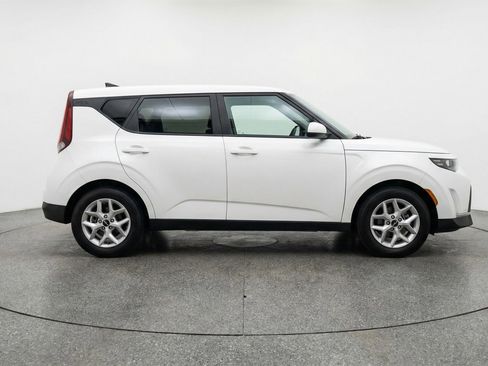 Used 2025 Kia Soul LX w/ LX Technology Package image 11