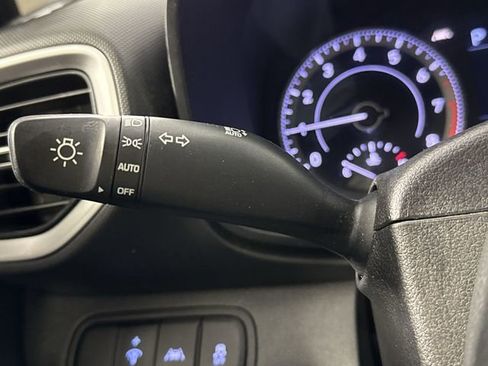 Used 2020 Hyundai Venue SEL image 17