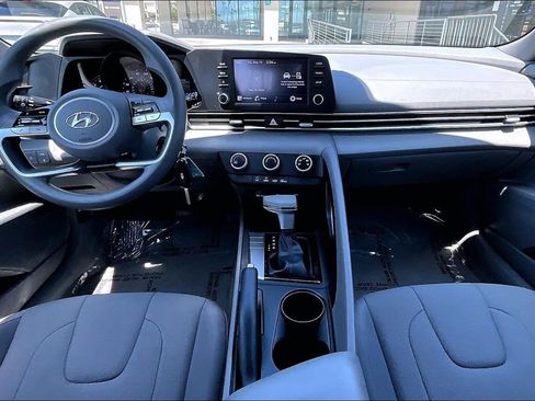 Certified 2023 Hyundai Elantra SE FWD image 11