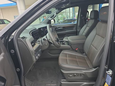 Used 2025 Chevrolet Tahoe High Country AWD/4WD image 29