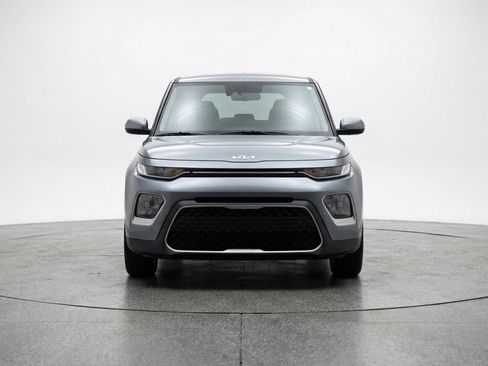 Used 2025 Kia Soul LX w/ LX Technology Package FWD image 2